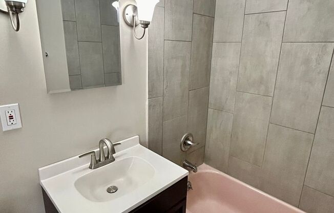 Studio, 1 bath, 400 sqft, $1,135, Unit 203