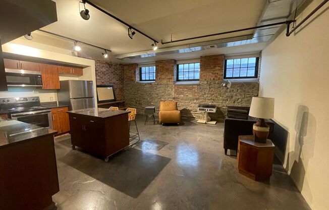 1 bed, 1 bath, 794 sqft, $1,293, Unit 009