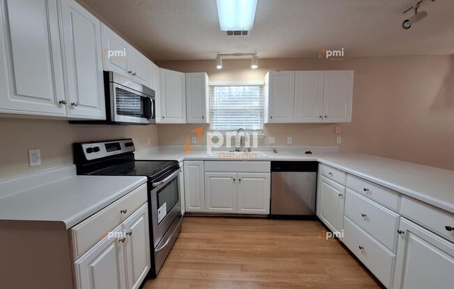 204 WESTCLIFF CTR ST