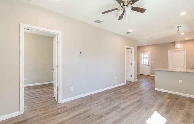 307 W LUBBOCK ST