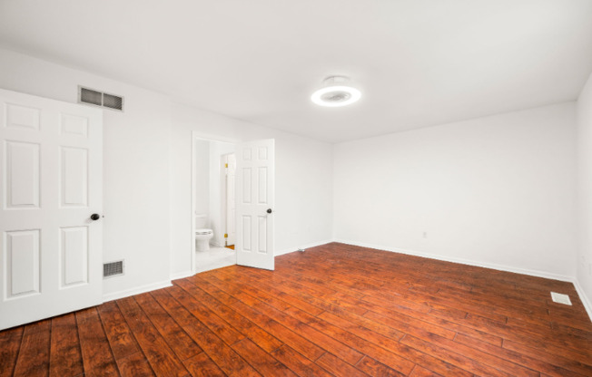 302 PINEBOOKE CIR