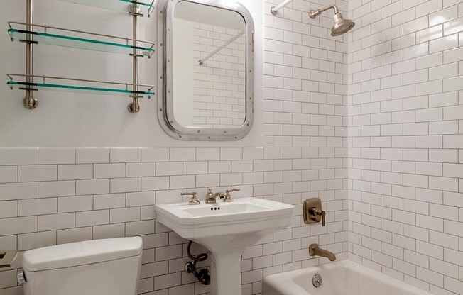 1 bed, 1 bath, $5,000, Unit 5D