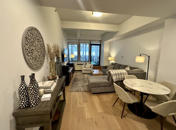 1 bed, 1 bath, $5,999, Unit 721