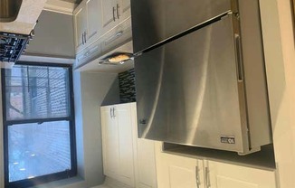 1 bed, 1 bath, 750 sqft, $2,300