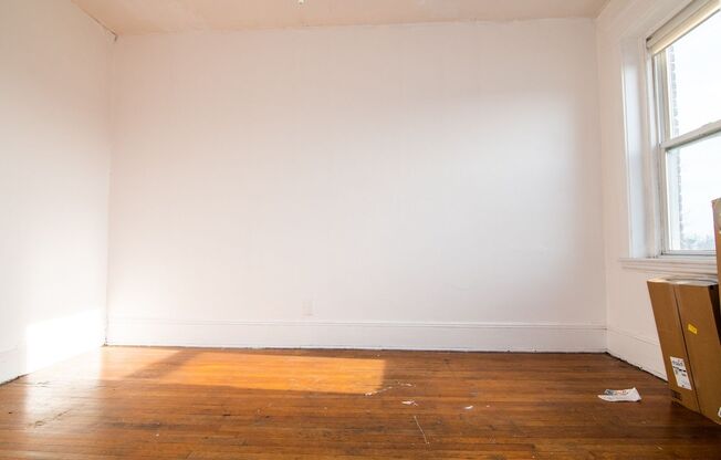 2 beds, 1 bath, $3,000, Unit Unit #30