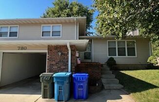 2 Bedroom duplex in desirable Waterloo neighborhood!!