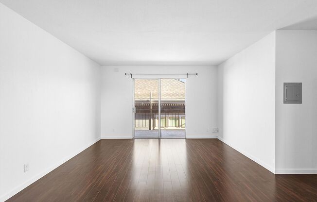 1836 Central Ave #J - 2 bedroom | 1 bath | Upper unit