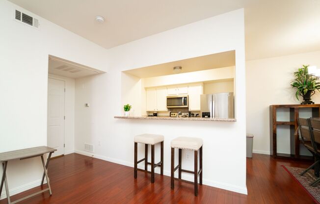 1 bed, 1 bath, $1,395, Unit UNIT 1037