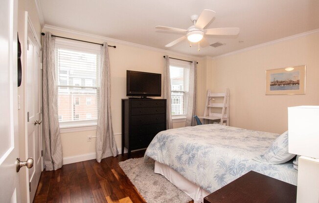 2 beds, 2 baths, 1,000 sqft, $7,800, Unit 4