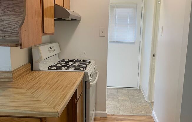 3 beds, 1 bath, $2,550, Unit 2912 E 8th Street