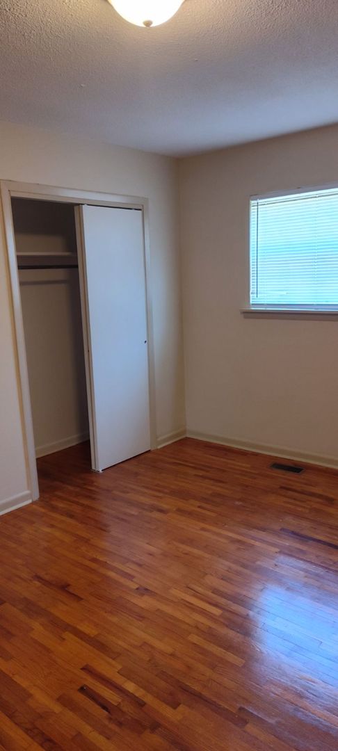 3 beds, 2 baths, $1,250