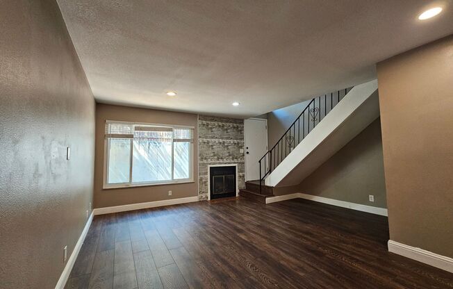 Super Cool 2 Bed 1 1/2 Bath Townhome w/ Attached Garage, Central Air - Pet Friendly!