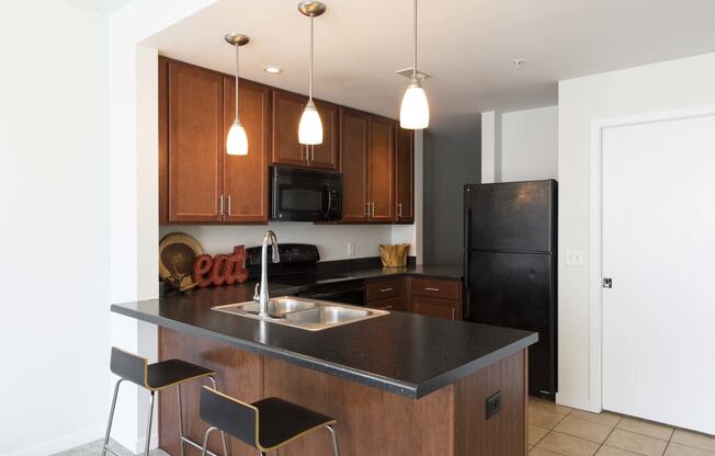 Interiors-Midtown-Crossing-Apartments-Omaha-NE-one-bedroom-apartment
