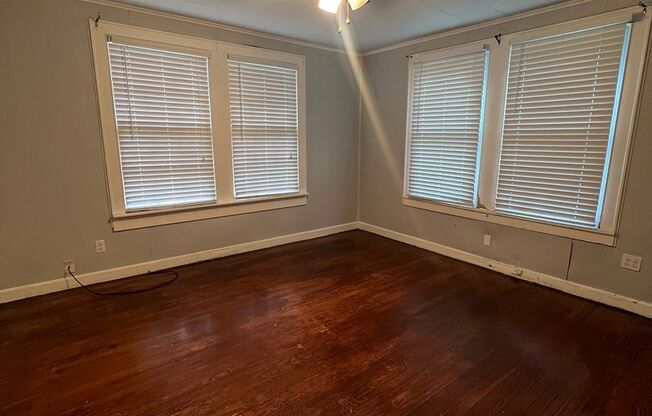 2 beds, 1 bath, $900