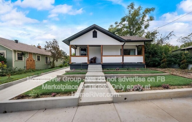 1124 E 11 ST