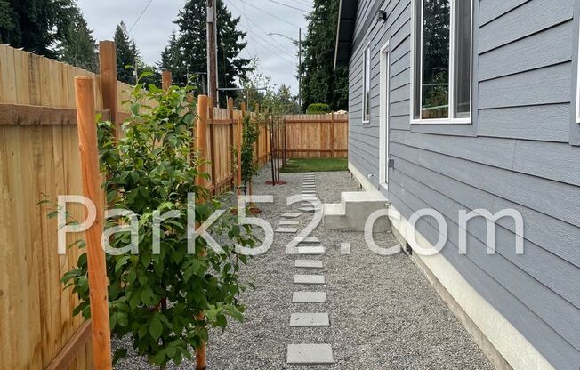 3 beds, 2 baths, $2,695, Unit 5102 N 9th St #A