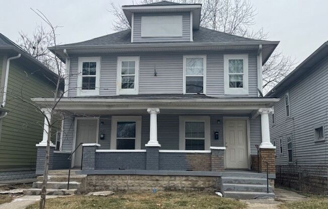Completely Renovated 3BR/1BA Townhome located near Downtown Indy.