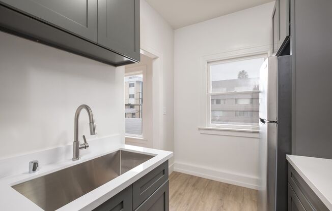 Studio, 1 bath, 400 sqft, $1,395, Unit 214