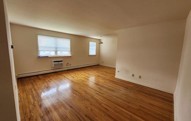 1 bed, 1 bath, 454 sqft, $1,275, Unit D-31