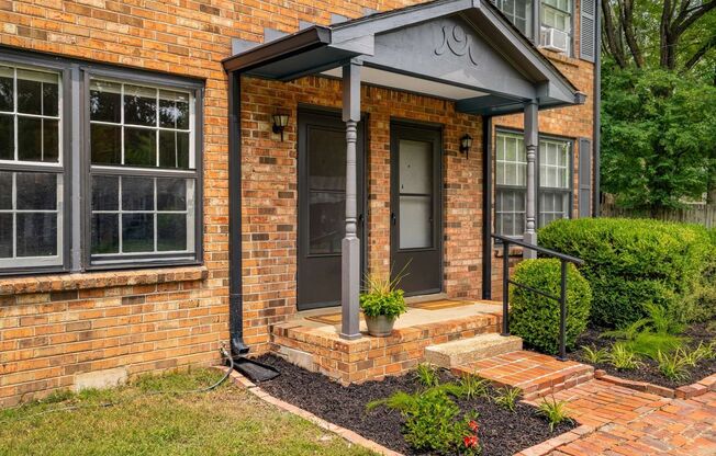 Awesome 2BE/1.5BA duplex in fantastic location in Nashville!