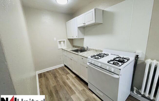 Studio, 1 bath, 390 sqft, $650, Unit Unit 305