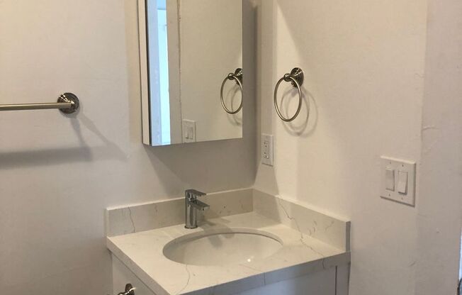 Studio, 1 bath, 425 sqft, $1,895, Unit 21