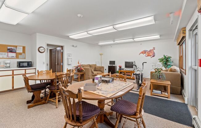 2 beds, 1 bath, 900 sqft, $995, Unit 2840-110