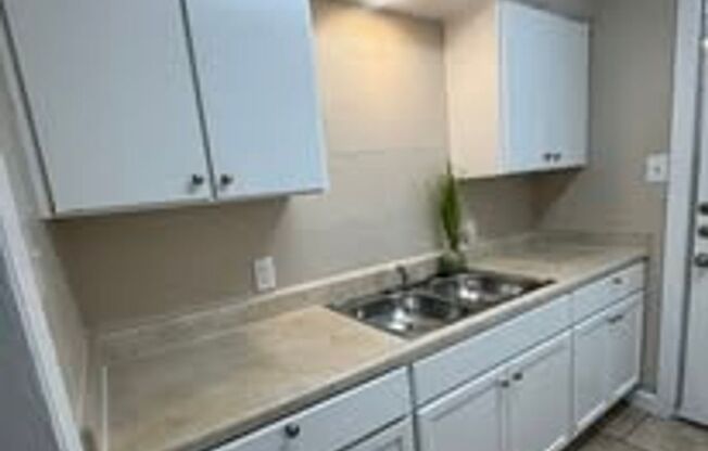 3 beds, 2 baths, 1,250 sqft, $1,850, Unit 263