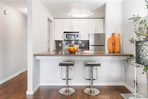 1 bed, 1 bath, 740 sqft, $3,000, Unit 326