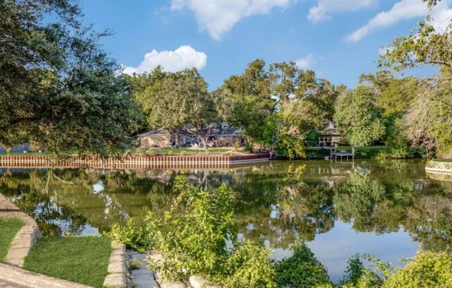 1 bed, 1 bath, 704 sqft, $1,150, Unit 156