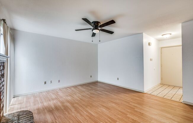 2Bed / 2Bath Duplex • Kitchen Appliances Included • Great Arlington Location