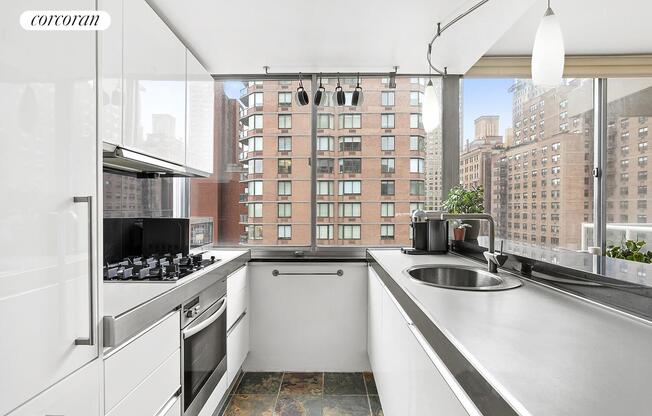 1 bed, 1 bath, 680 sqft, $4,800, Unit 10C