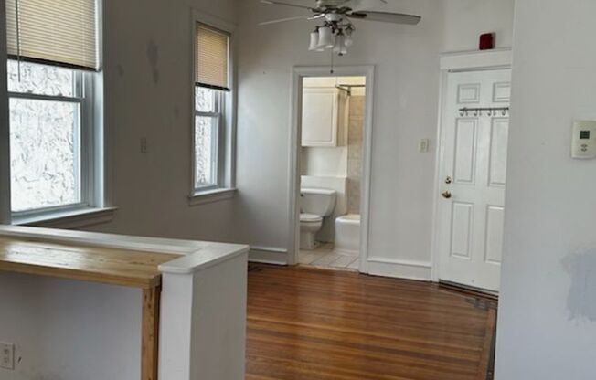 Renovated 1 Bed 1 Bathroom - On Fabric Row