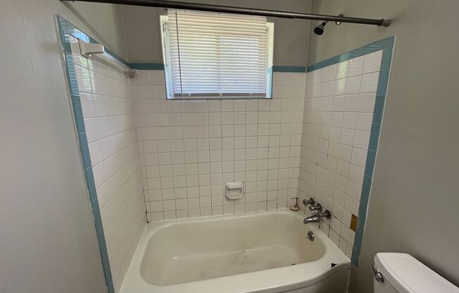 2 beds, 1 bath, 800 sqft, $899, Unit 106