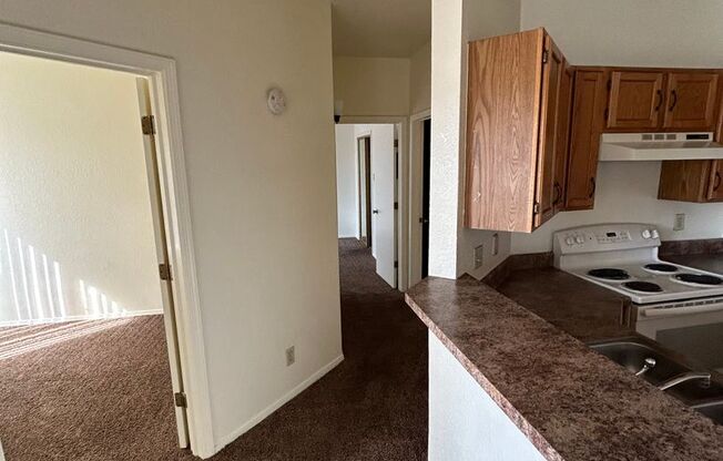 2 beds, 1 bath, 861 sqft, $970, Unit 04