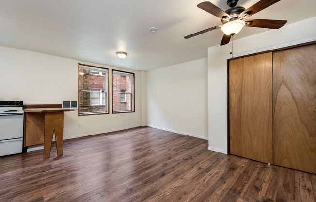 Studio, 1 bath, 400 sqft, $1,250, Unit A13