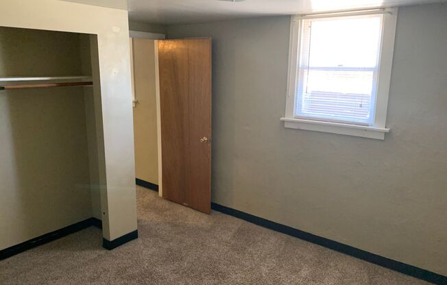 3 beds, 1 bath, 924 sqft, $1,365, Unit 2