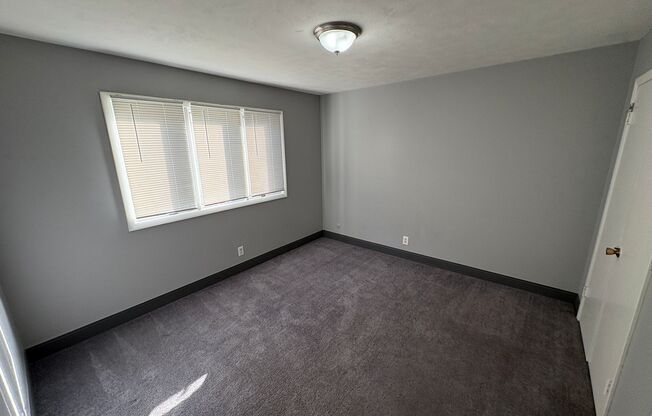 2 beds, 1 bath, 1,080 sqft, $820, Unit #17