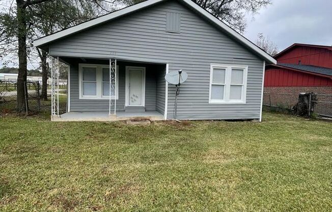 3 beds, 1 bath, $1,050