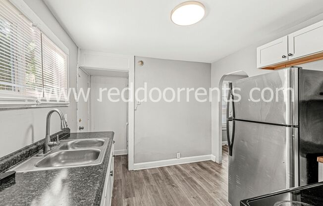 2 beds, 1 bath, $1,095