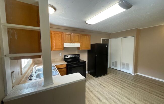 3 beds, 1 bath, $1,075