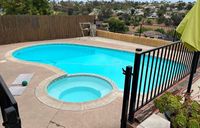 4Bed/2Bath Just East of El Camino in Carlsbad~ Chestnut