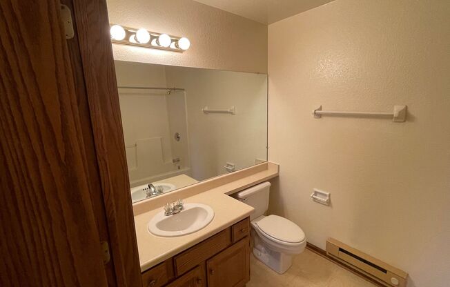 2 beds, 2 baths, 1,400 sqft, $1,650, Unit 6855-103