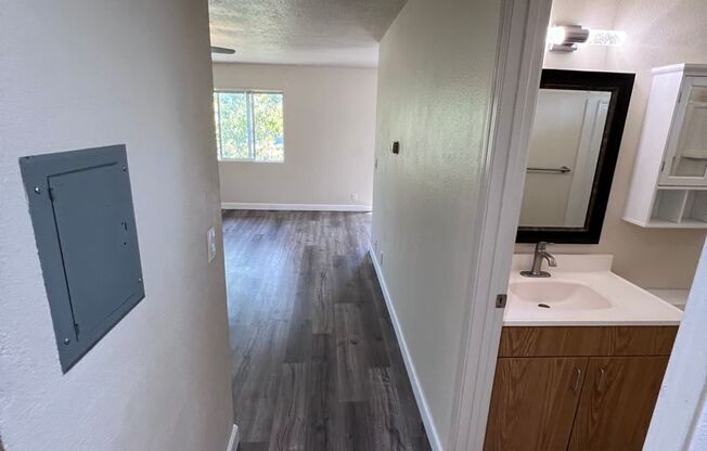 2 beds, 1 bath, 942 sqft, $900, Unit C