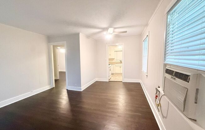Adorable 2/1 Cottage near Downtown Lake Jackson!,