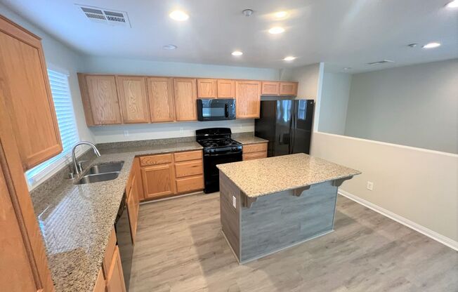 3 STORY, 2 PRIMARY BEDROOMS, LOCATED IN NORTHWEST