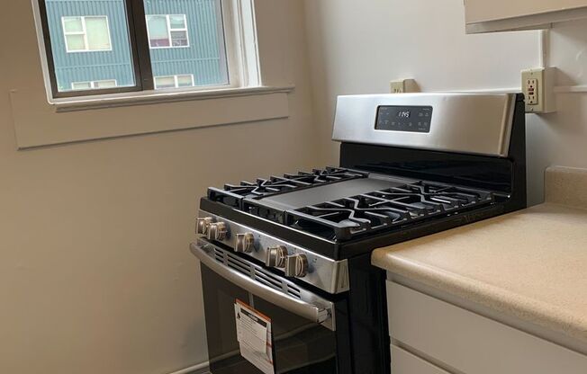 2 beds, 1 bath, 681 sqft, $2,095, Unit 419