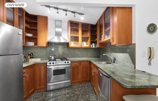 44 E 12th St