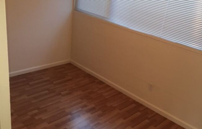 Studio, 1 bath, 355 sqft, $1,325, Unit 301