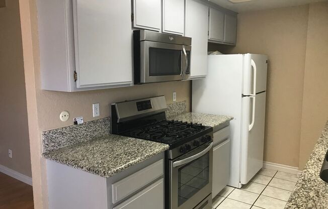 COZY 3 BEDROOM 3 BATHROOM RIVERSIDE TOWNHOUSE